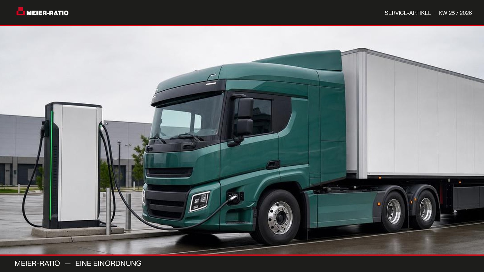 Schwerer Elektro-Lkw lädt an einer Schnellladesäule auf einem Betriebshof